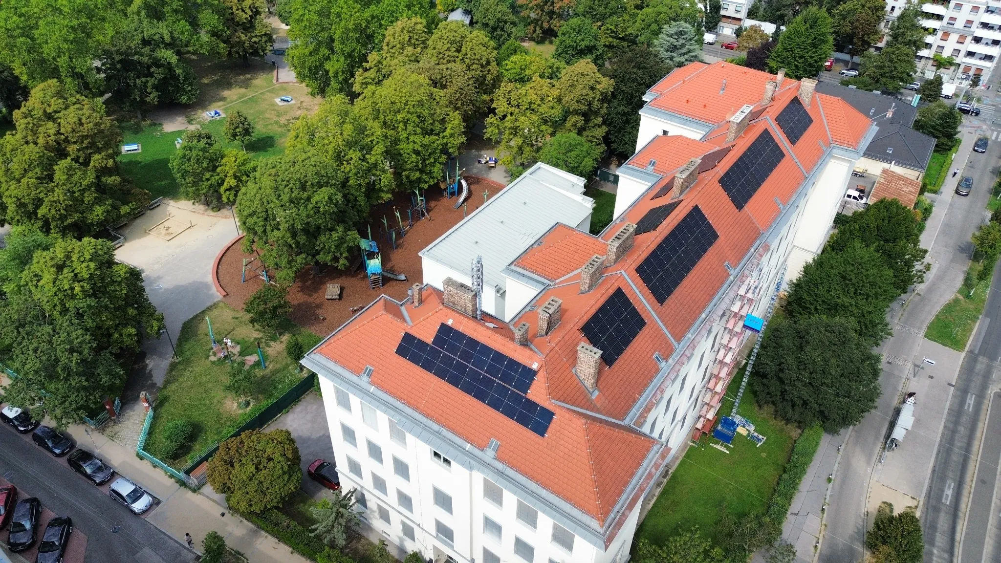 PV-Anlage auf öffentlichem Gebäude als Vergleichsprojekt für Graz